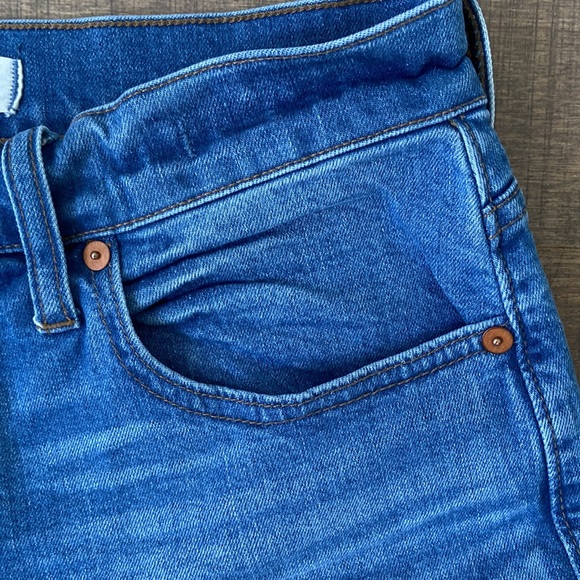 MADEWELL HIGH RISE DENIM SHORTS. PRE-OWNED. SIZE 28. - Picture 4 of 8